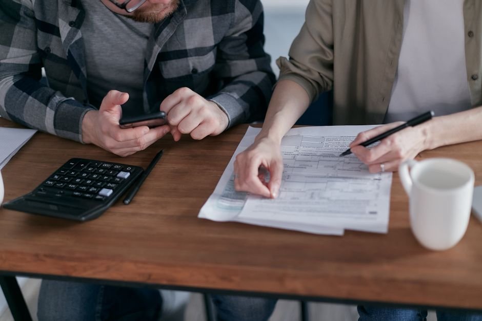 CRA Processing Delays Frustrate Canadians on Benefits